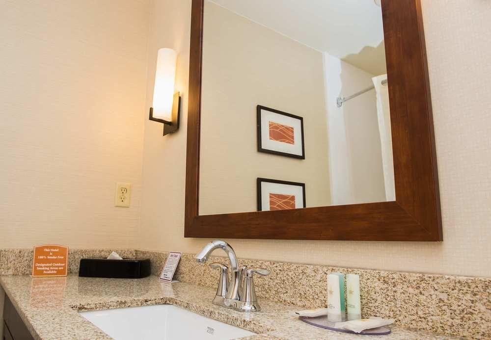 מלון Courtyard By Marriott Erie Ambassador Conference Center מראה חיצוני תמונה