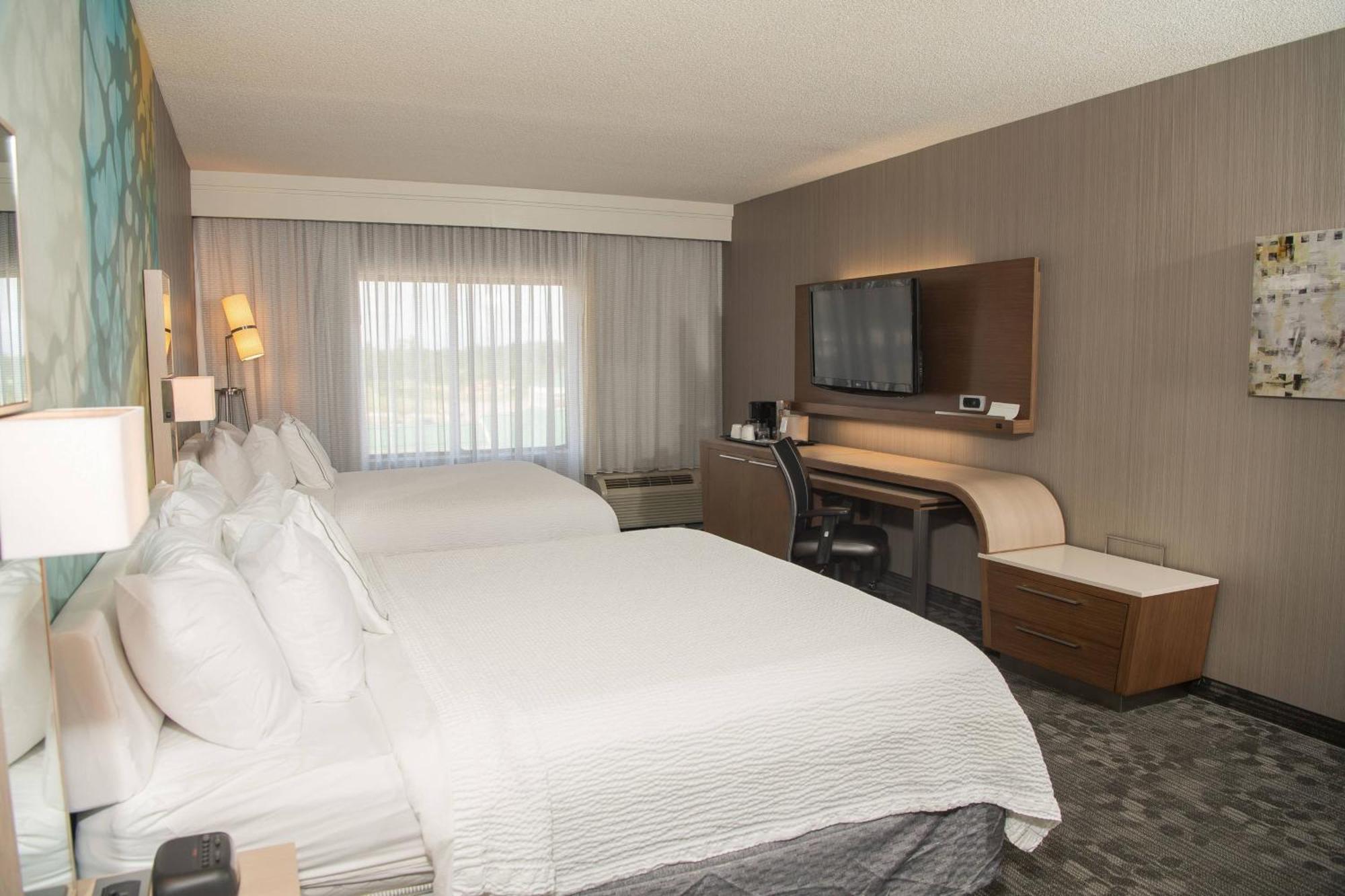 מלון Courtyard By Marriott Erie Ambassador Conference Center מראה חיצוני תמונה