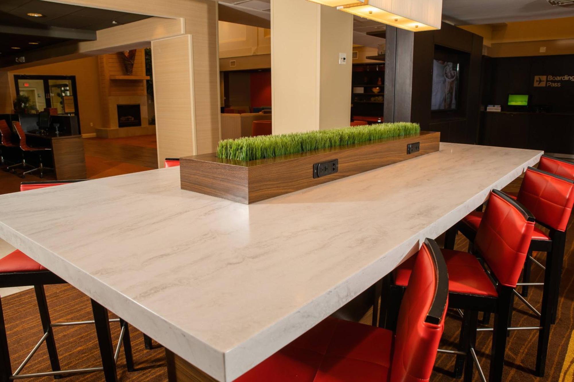 מלון Courtyard By Marriott Erie Ambassador Conference Center מראה חיצוני תמונה
