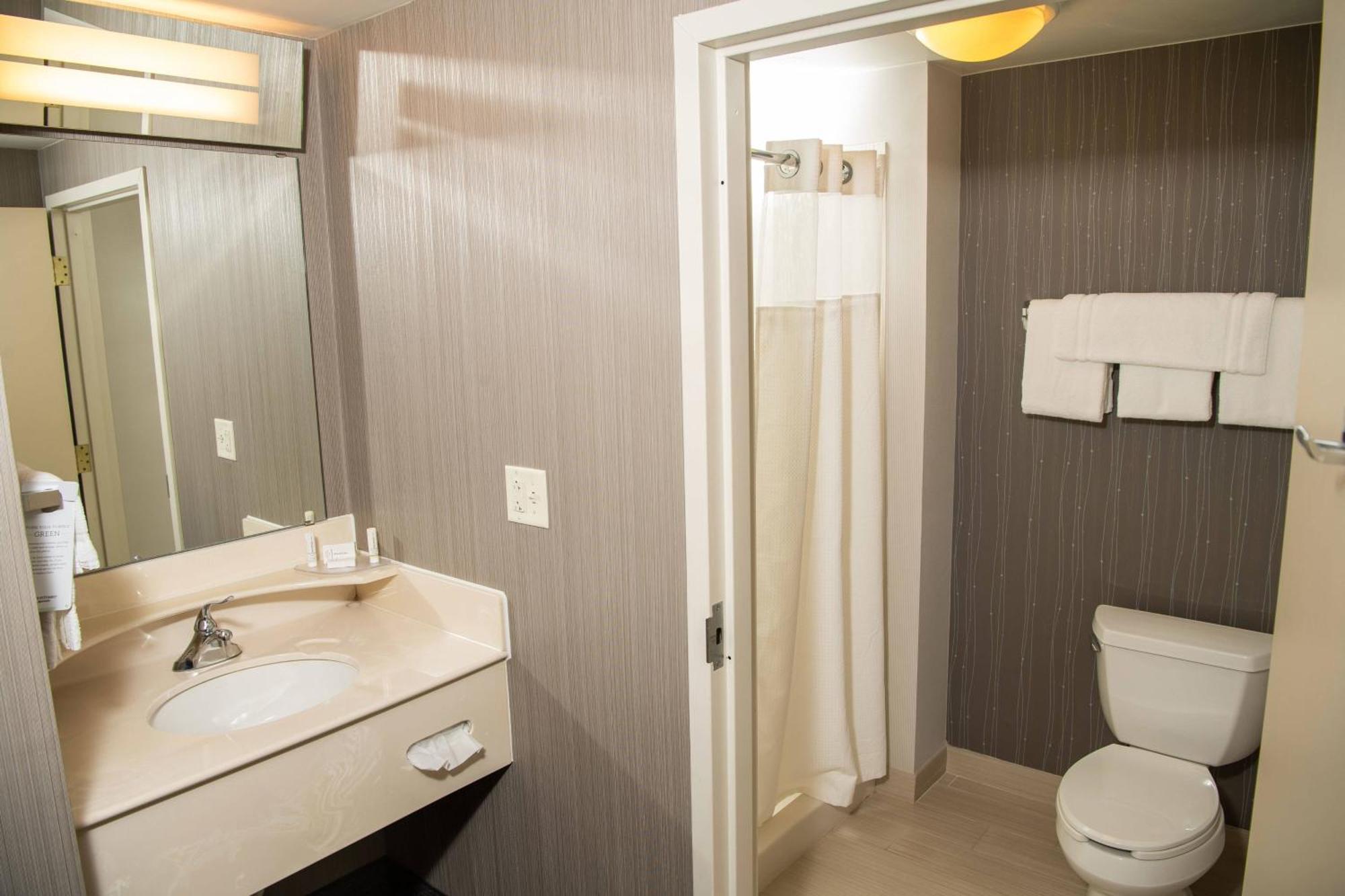 מלון Courtyard By Marriott Erie Ambassador Conference Center מראה חיצוני תמונה