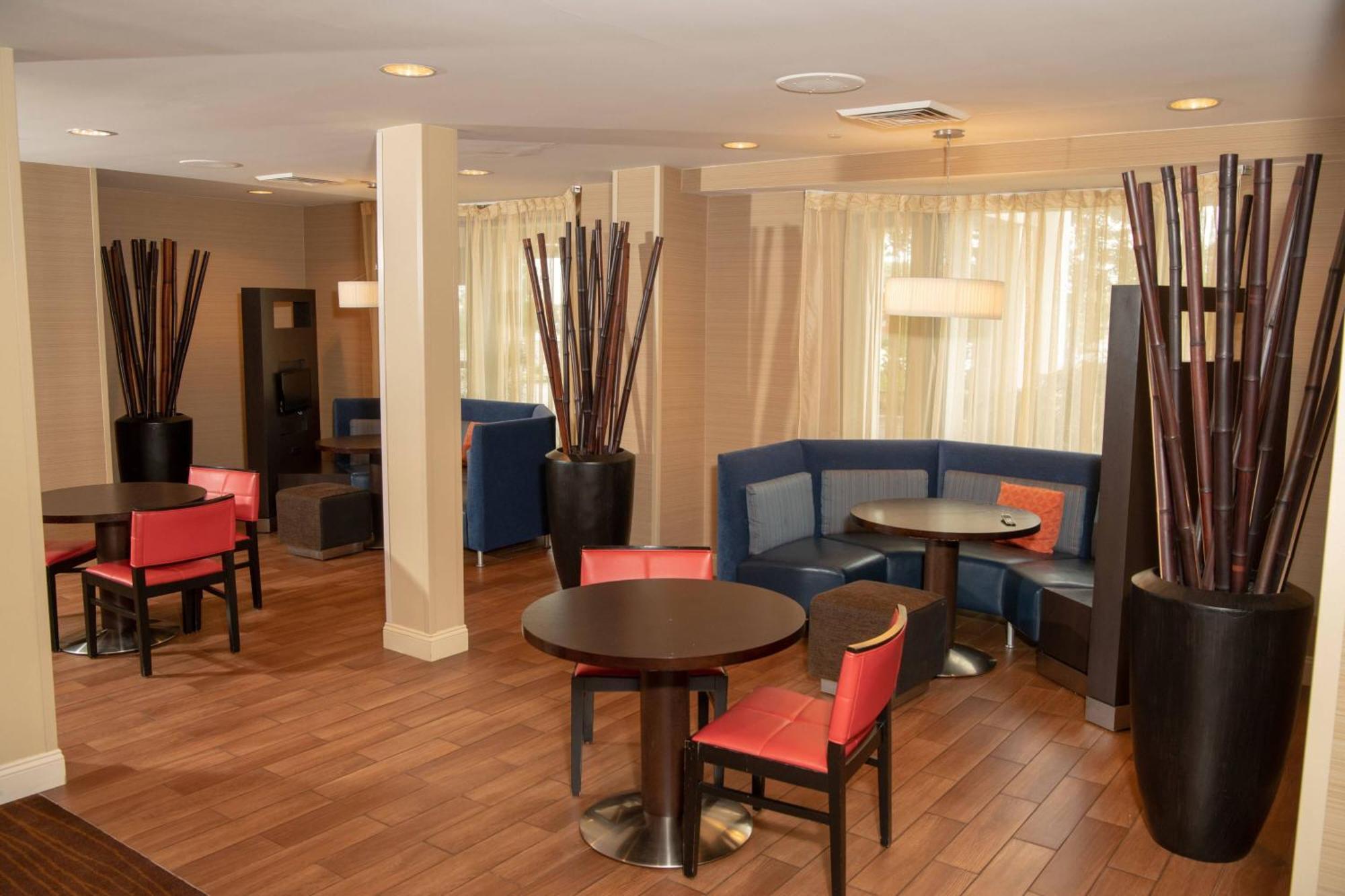 מלון Courtyard By Marriott Erie Ambassador Conference Center מראה חיצוני תמונה