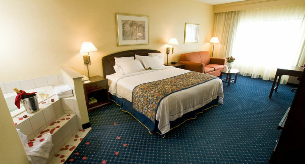 מלון Courtyard By Marriott Erie Ambassador Conference Center מראה חיצוני תמונה